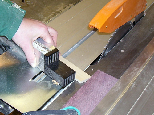 Set the Mitre Fence to 10º Set the Mitre Fence to 10º